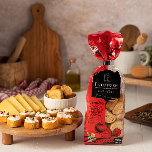 Dakaki Kretisches Brot mit Graviera, getr. Tomaten und Olivenöl 250gr. in Geschenktüte